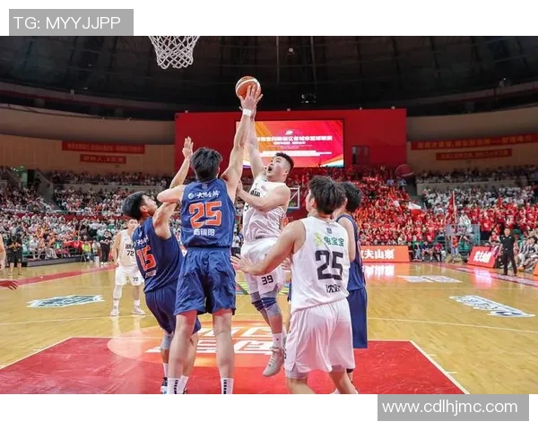 广州篮球队的团队协作揭秘：如何在赛场上实现完美配合与默契合作